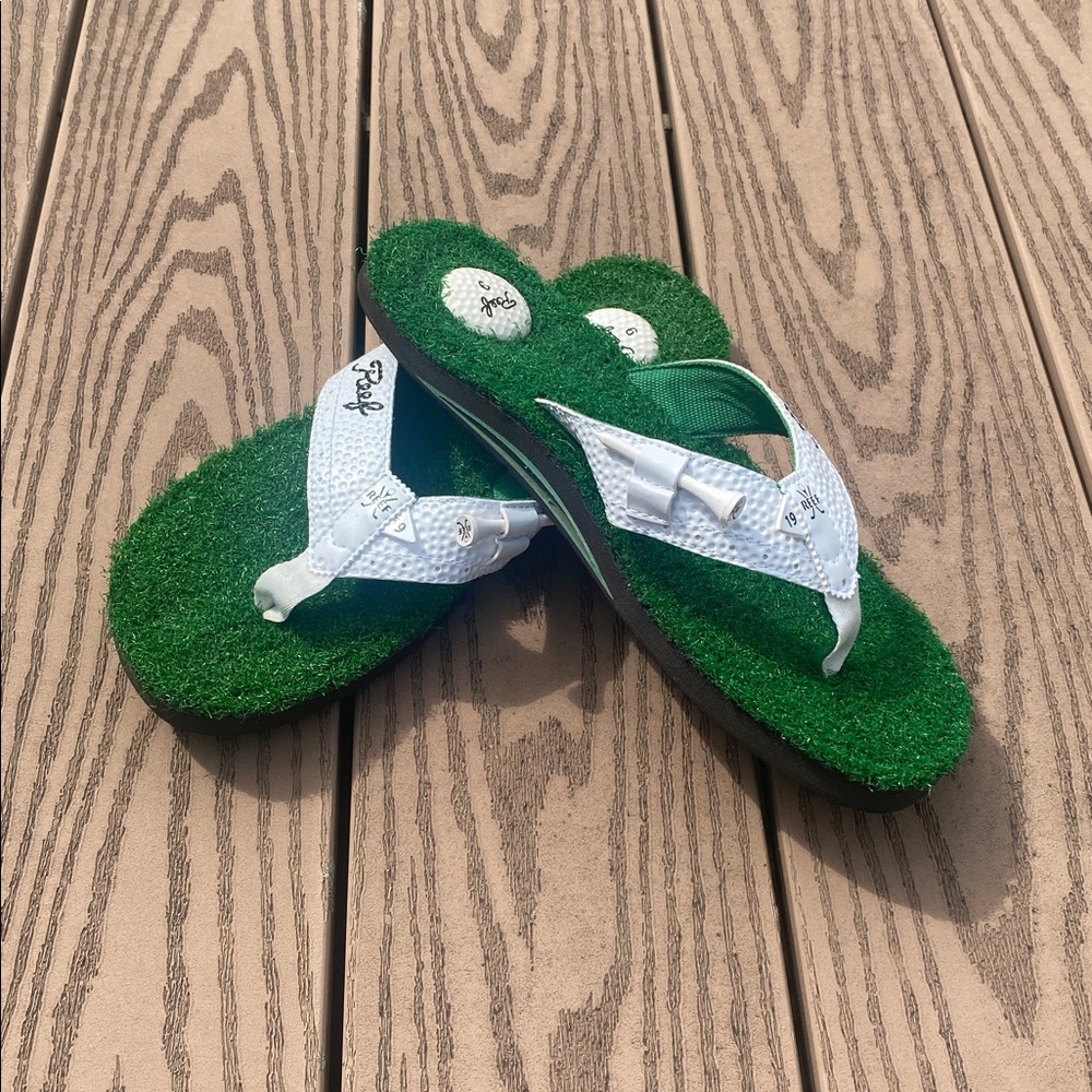 Reef Men’s Mulligan II turf golf flip flops. Size 9